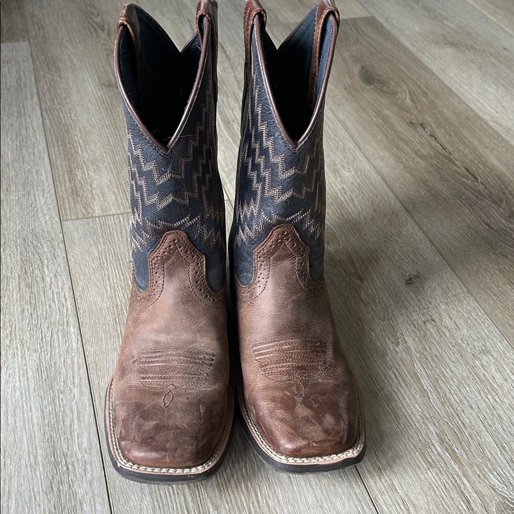 Ariat Two-Tone Western Boots in Brown and Blue - Picture 2 of 4